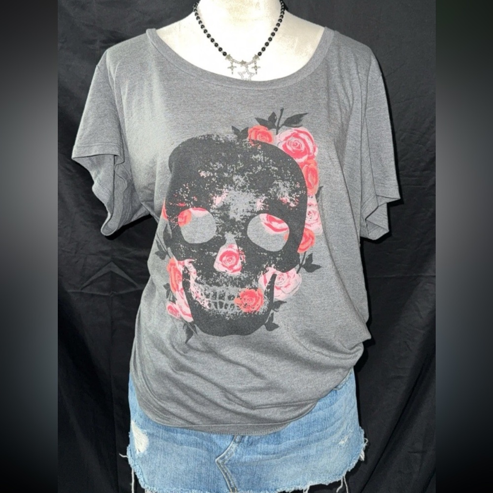 Torrid Gray Skull and Pink Roses Tee plus size